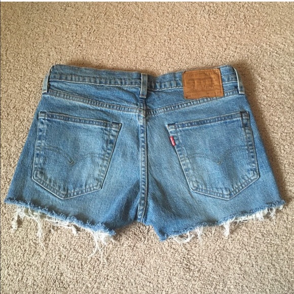 Levi’s denim shorts - Picture 2 of 4